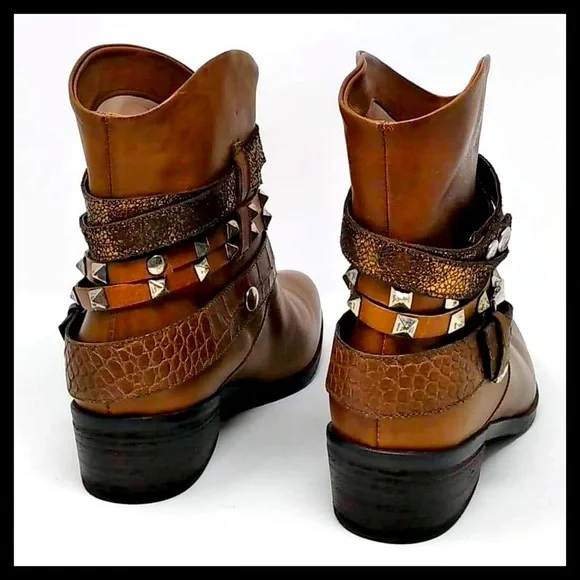 JANET & JANET Polacco Leather Multi Buckle Boots - Picture 8 of 10